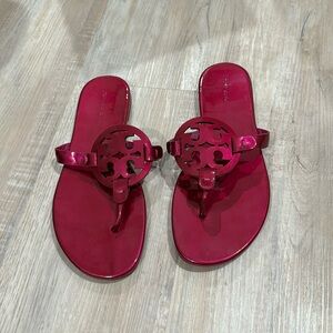 Tory Burch: Worn Once - Fuchsia Patent Leather Miller Sandal Size 9